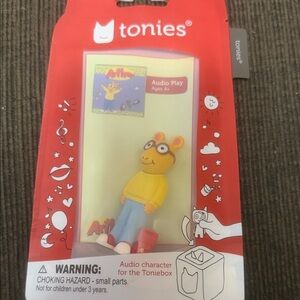 Arthur Audio Play Figure - Yellow and Blue